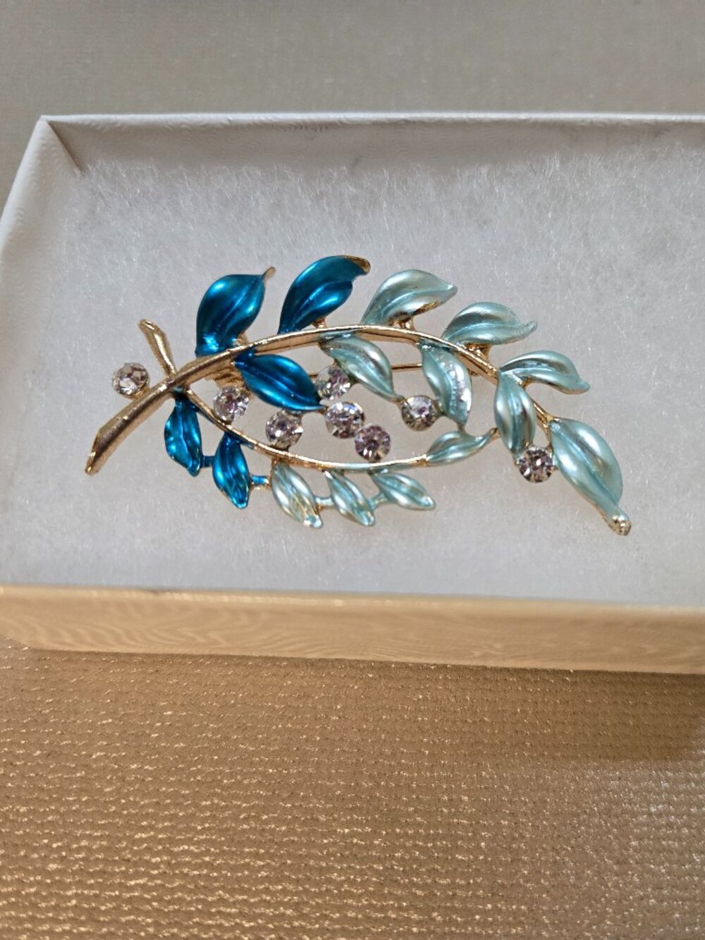 Elegant Leaf Spray Brooch with Small Sparkling Rhinestones